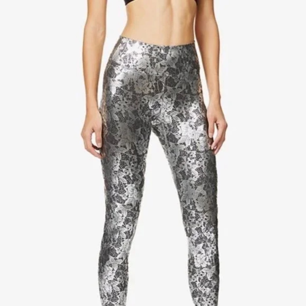 Heroine Sports Silver Metallic "lace" pattern Women Leggings size small